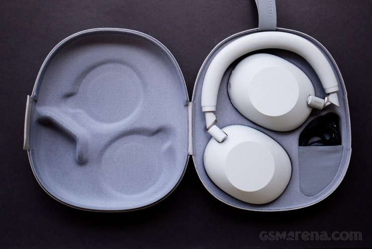 Кейс Sony WH-1000XM6