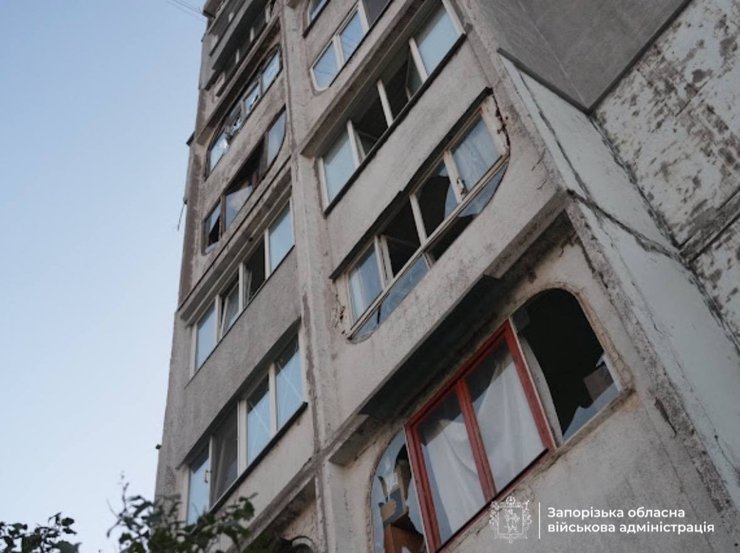 Пошкоджений житловий будинок у Запоріжжі
