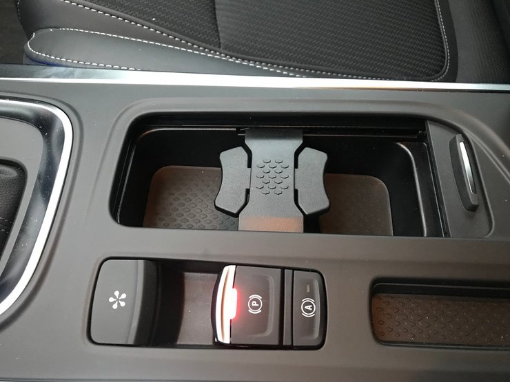 підстаканники, гальмо стоянки, перемикач Renault Multi-Sense в Renault Megane 2 021 седан, салон Рено Меган 4 седан