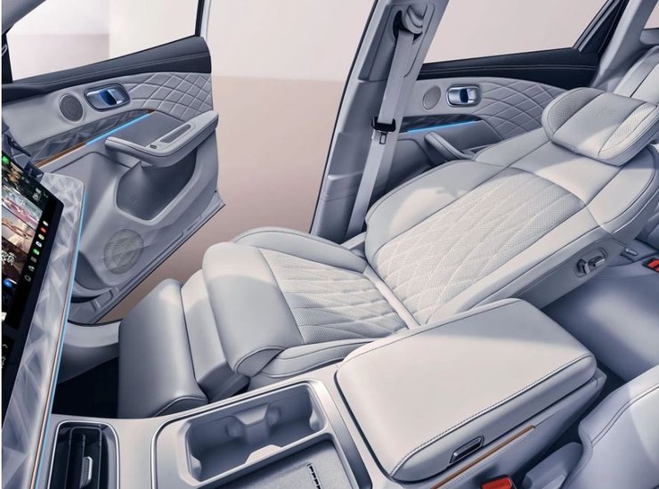 салон Neta L 2024, Neta L, новий Neta L, китайський електромобіль