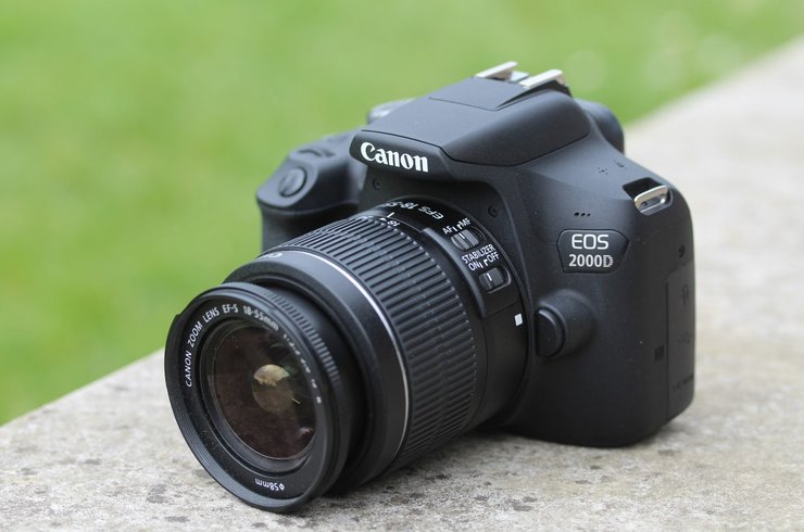 Canon EOS 2000D фотоаппарат