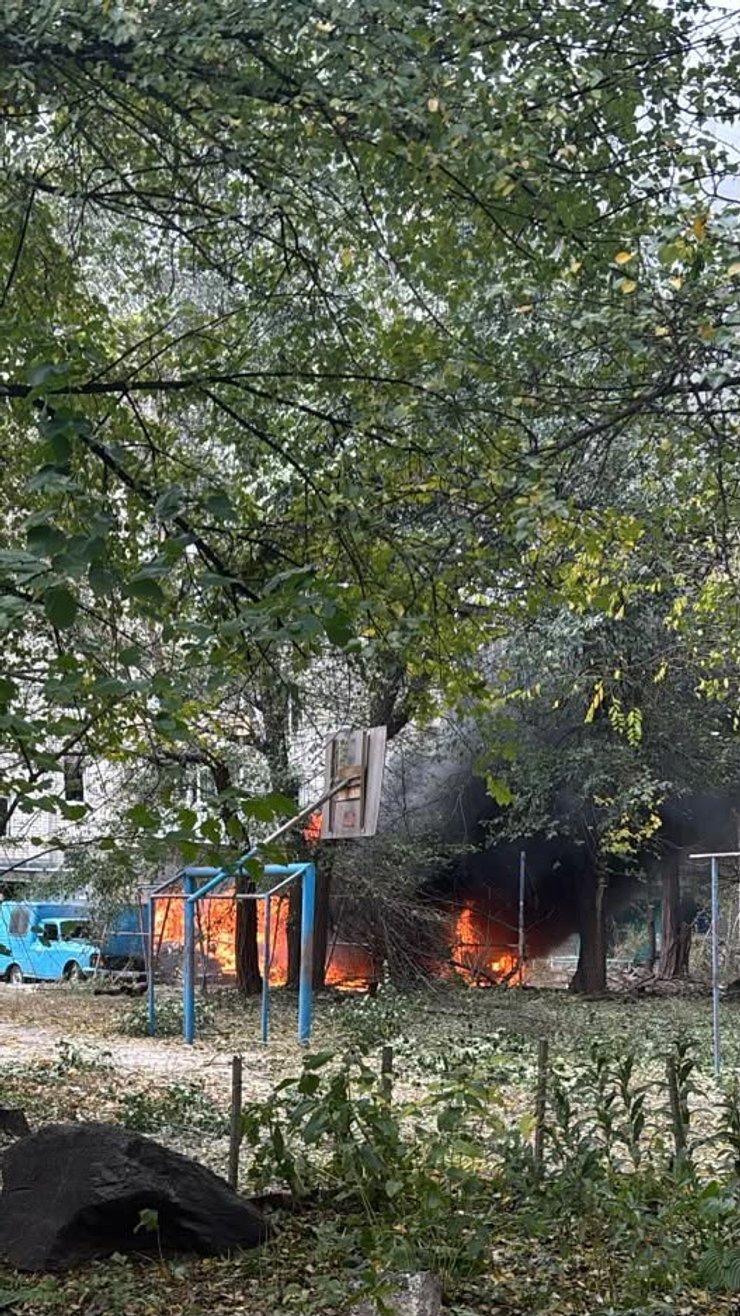 фото дим та пожежа після влучання ЗС РФ у Кременчуку 29 жовтня
