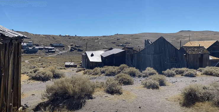 Город-призрак, заброшенный город, шахтерский город, город в горах, руины, разрушенные дома, любимое место туристов, дом в горах