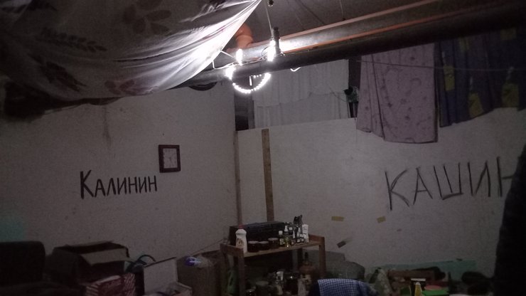 "Укрытие" — в реконструированном гостомельском бомбоубежище свет давали только светодиодные трубки