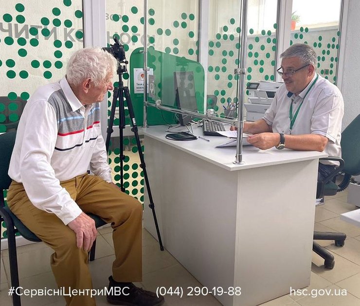 найстаріший водій, обміняти права, водійські права