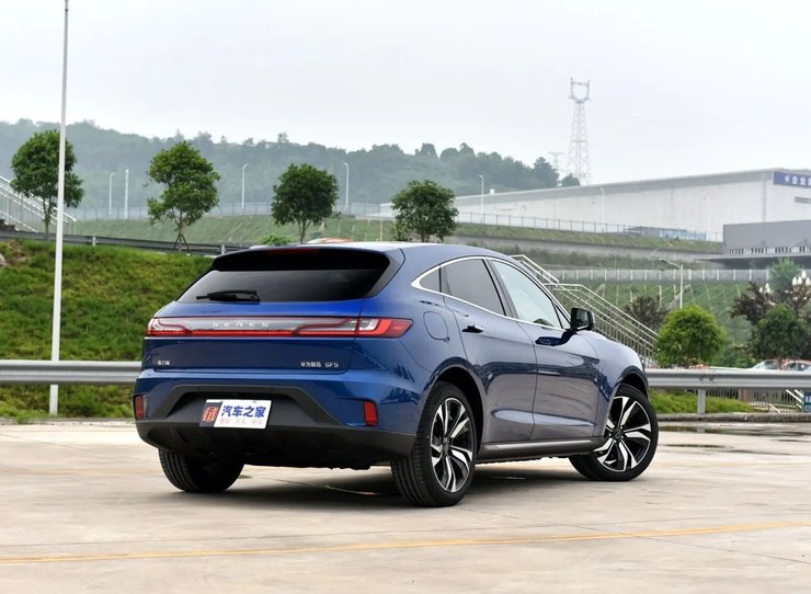 Новий Huawei Seres SF5, Huawei Seres SF5, автомобіль Huawei, кросовер Huawei, Seres SF5