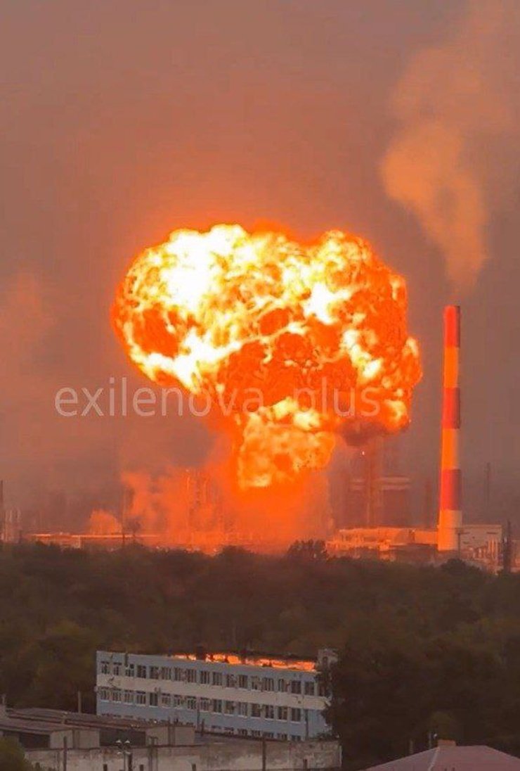 Момент вибуху на НПЗ у Новокуйбишевську