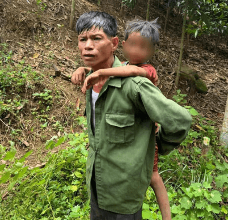 Мальчик 5 дней выживал в лесу, потерялся в лесу, играл рядом с ручьем, ел листья, настоящее чудо, ребенок выжил в лесу