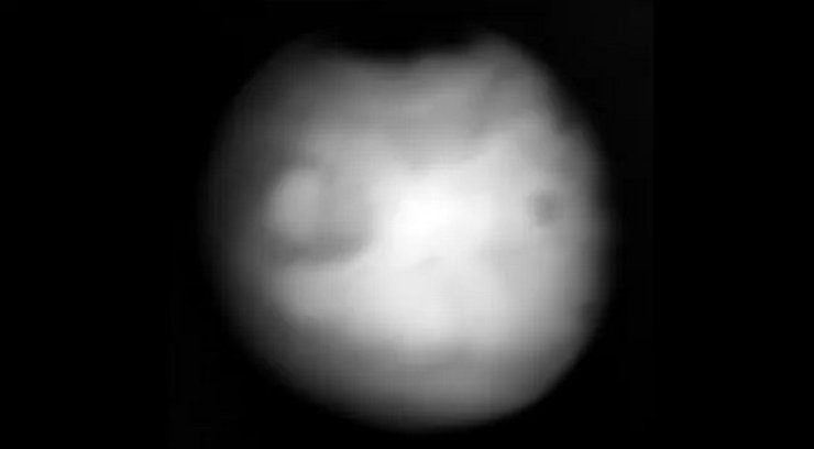 Інфрачервоне зображення Марса. На цьому знімку Червона планета представлена в сірих тонах і має вигляд космічної примари