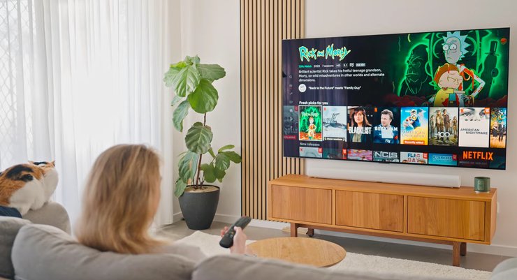 просмотр телевизора дома