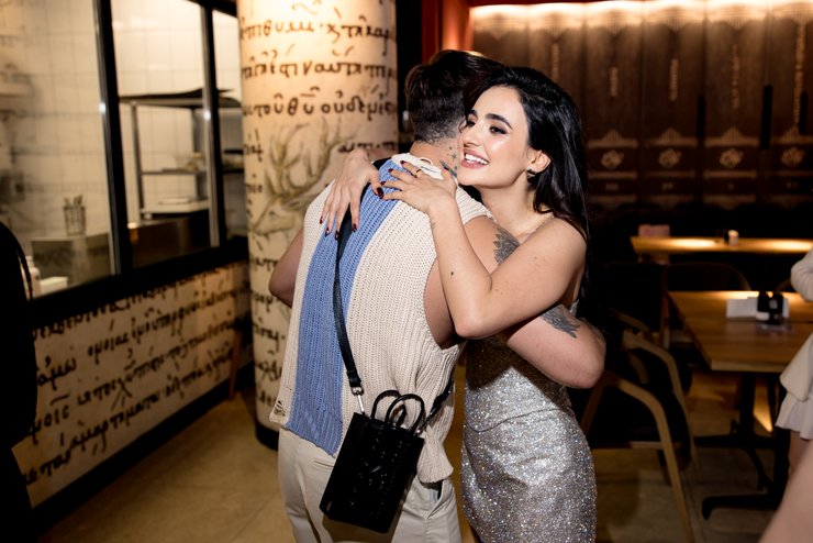 Аня Трінчер і Леон