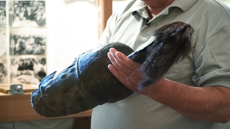 Шолом королеви Англії, подарований Івану Фірцаку