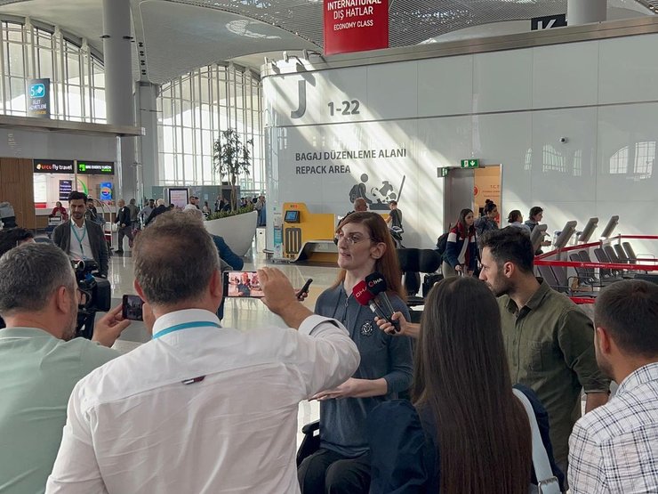 Найвища жінка у світі прилетіла до США