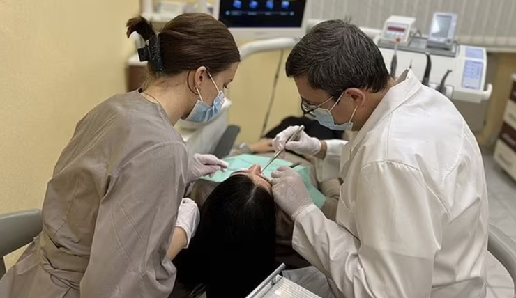 Беженка вернулась в Украину, чтобы полечить зуб, Наталья Негреба, стоматология, скандал, курьезы, Великобритания, фото