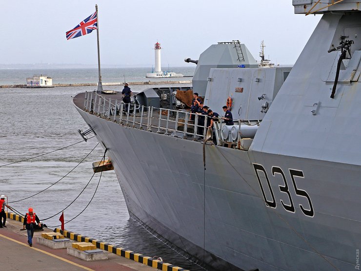 Британский эсминец Dragon