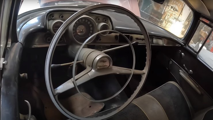 салон Chevrolet Bel Air 1957 года, брошенные авто