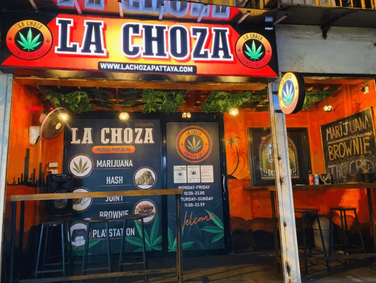 бар, бар Келли Холлис в Таиланде