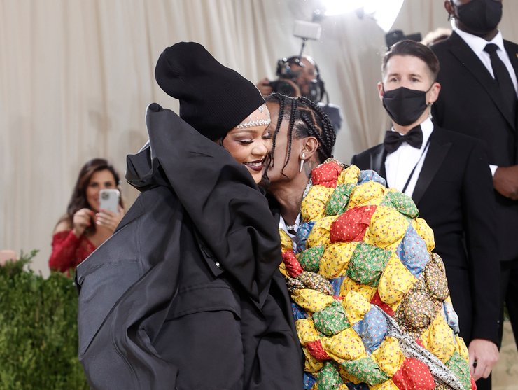 рианна асап руки