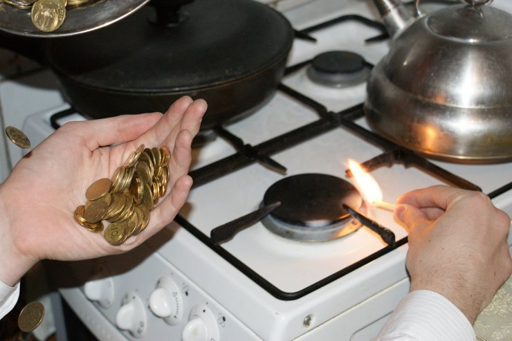 Для того, чтобы получить 100% скидку на оплату жилищно-коммунальных услуг, кроме пенсионного удостоверения, необходимо предоставить ряд документов