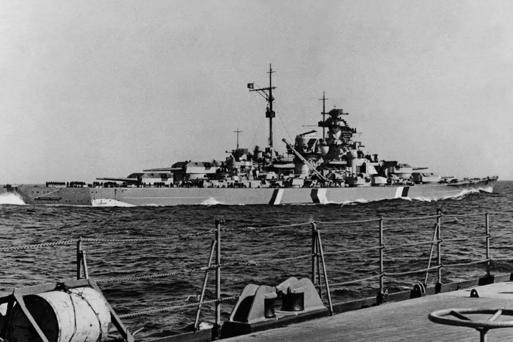 Линкор Бисмарк, морской камуфляж, полосы на кораблях