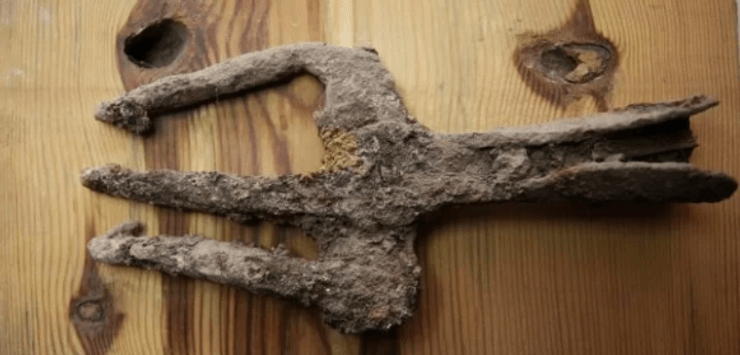 тризуб, знахідка, артефакт, археолог, археологія, рибальство, метал, залізо, Туреччина, місто, металообробка, море, виробництво, бронзовий вік, дослідження