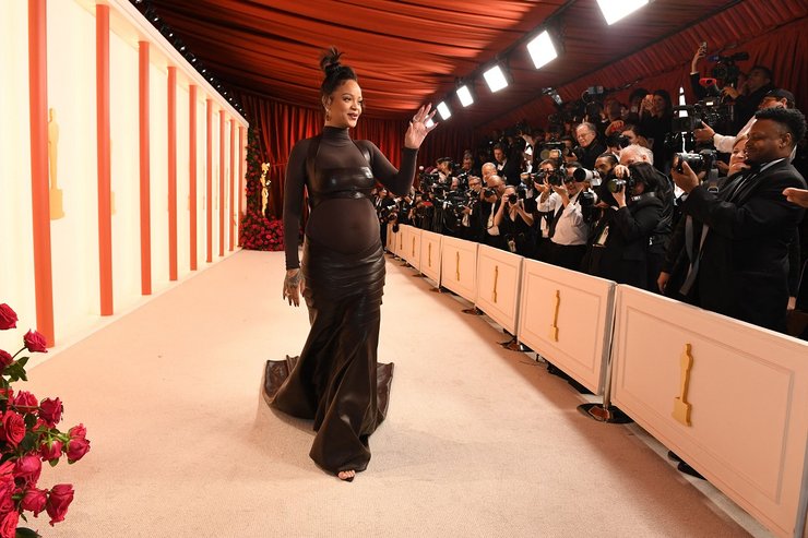 рианна, оскар 2023, беременная рианна, берменный образ, выступление на оскаре
