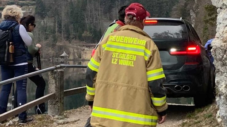 Застрявшая BMW Alpina B3-Touring