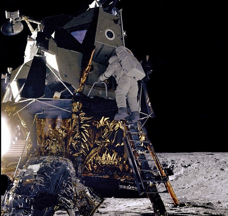 Апоолон-12 астронавти