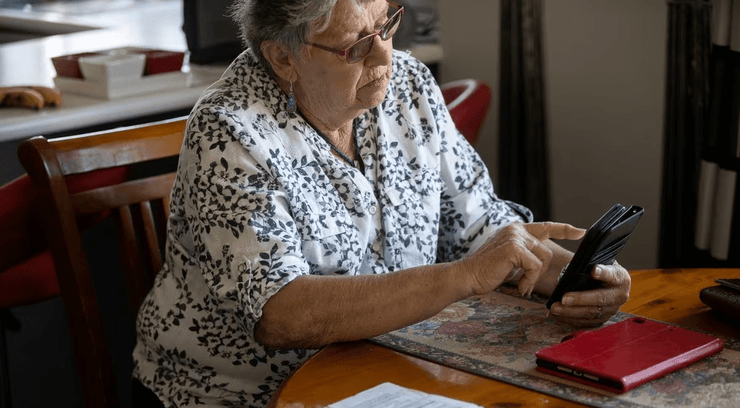 Пенсионерку оштрафовали за сэндвич, штраф за бутерброд, сэндвич с курицей, закон об импорте, таможня, пенсионерка, забыла о сэндвиче