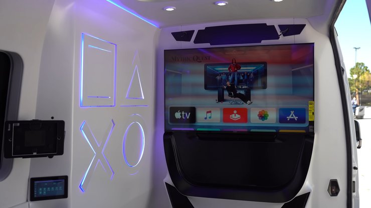 West Coast Customs Mercedes-Benz Sprinter