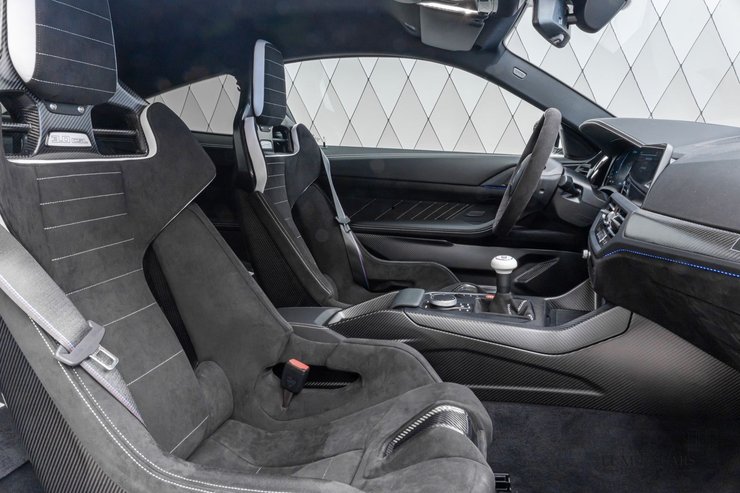 салон BMW 3.0 CSL, BMW 3.0 CSL 2023, BMW M4, спорткар BMW, новый BMW 3.0 CSL