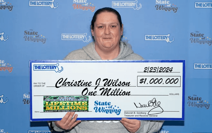 Деньги, доллары, приз, джекпот, главный приз, 1 млн долларов, валюта, выиграла приз, победа в лотереи, победительница лотереи, дважды выиграла миллион