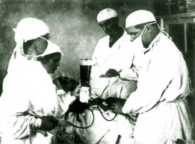 фото, архивариус, переливание крови, донорство, Эксперимент в Институте переливания крови, созданном А. Богдановым. Конец 1920-х годов