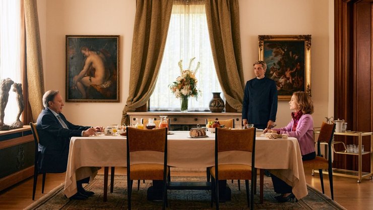 Рецензія на фільм Найбагатша жінка світу