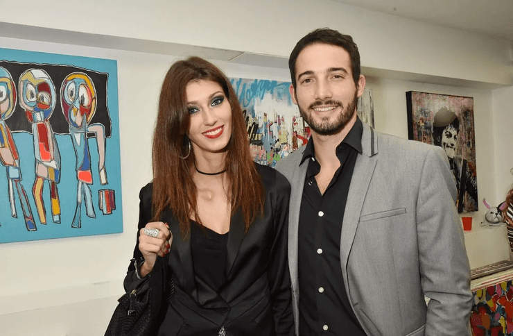 Пенсионер проехал 800 км ради модели, а встретил ее мужа, который раскрыл ему горькую правду