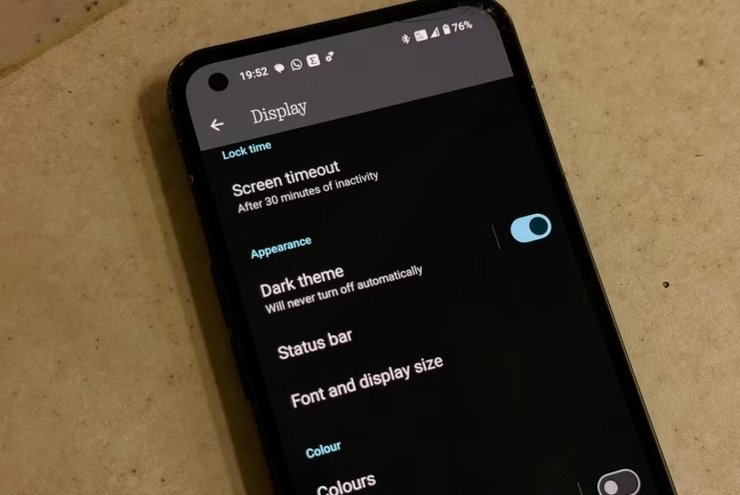 Темна тема Android заощадить заряд батареї смартфона