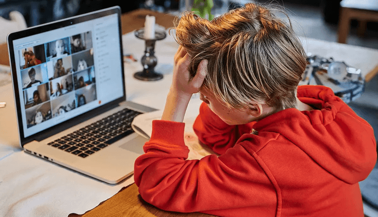 Домашнє завдання, батько вчить уроки з сином, батько переніс інфаркт, допомагав синові з домашнім завданням, контролював навчання сина, врятували лікарі