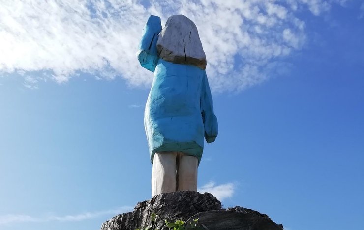 первая статуя в Словении, посвященная Мелании Трамп