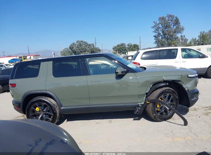 электромобиль Rivian R2