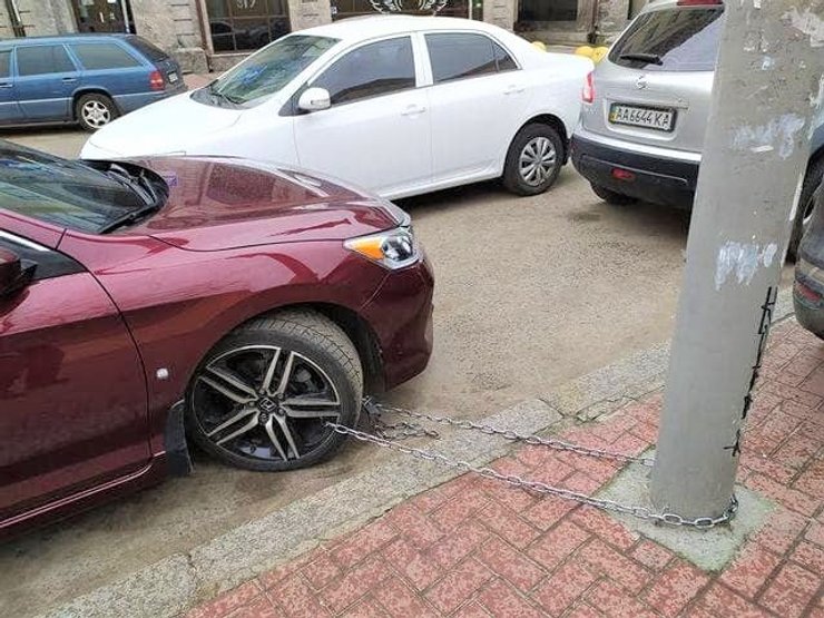 приковал авто цепью, защита от эвакуатора