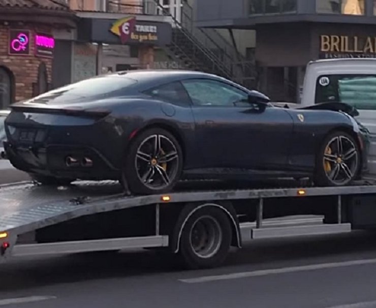 биток Ferrari Roma
