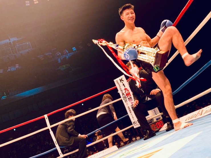Победитель турнира по кикбоксингу Кимура Минору 