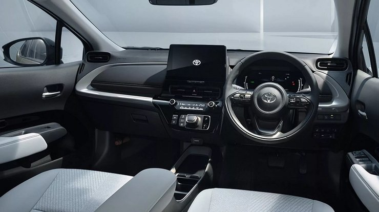 Салон Toyota Aqua 2026