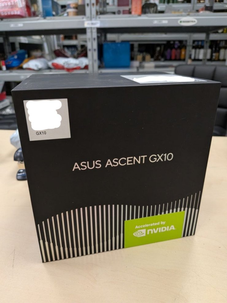 фото коробки с компьютером Asus Ascent Gx10 Безуглой