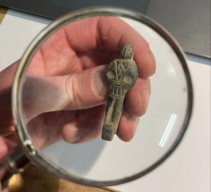 Польша, артефакт, находка, ученые, ремень, петля, изображение, мужчина, женщина, археология, археологи, средневековье, Европа