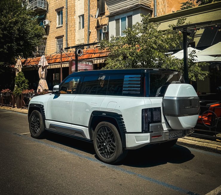 новый BYD Yangwang U8