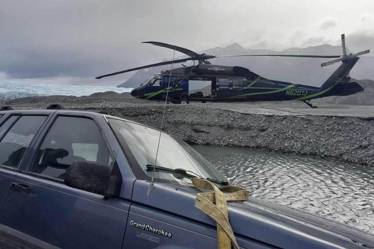 Jeep Grand Cherokee, застрягло авто, Sikorsky UH-60 Black Hawk