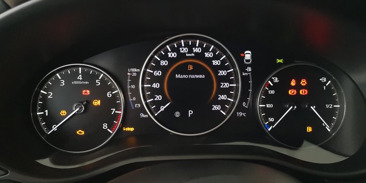 Mazda CX-30 панель приборов, фото, дисплеи, интерьер