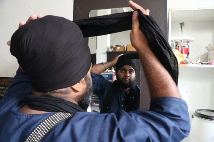 Женщина, девушка, женщина с бородой, усы, тюрбан, зеркало