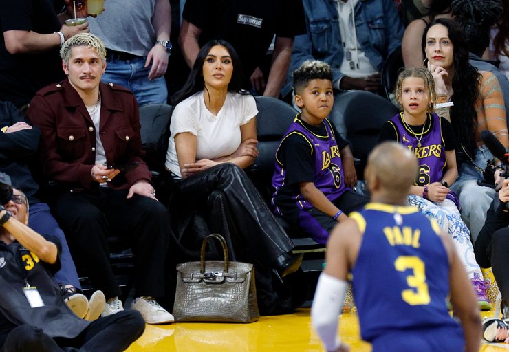 Кім Кардаш'ян, син, баскетбольний матч, сумка Hermes